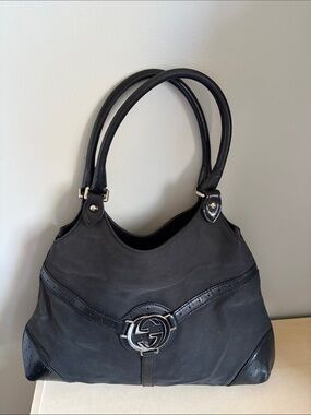Classic Black Women’s Shoulder Bag - Sleek Everyday Tote